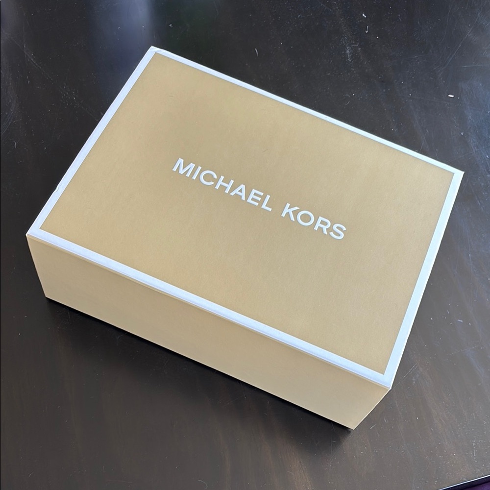 Michael Kors Tan Gift Box - Picture 2 of 3